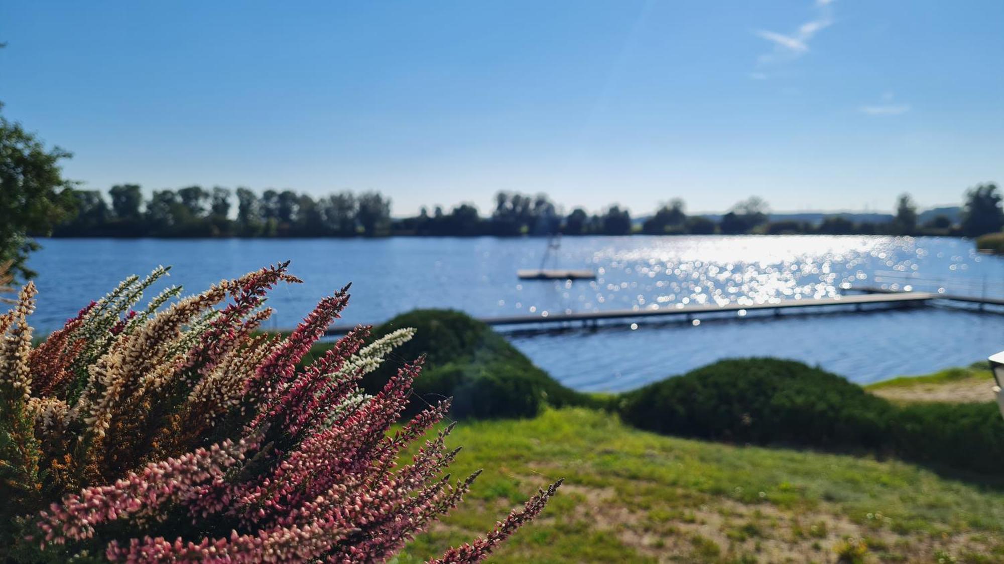 Hotel & Restaurant Haus Am See Locknitz Buitenkant foto