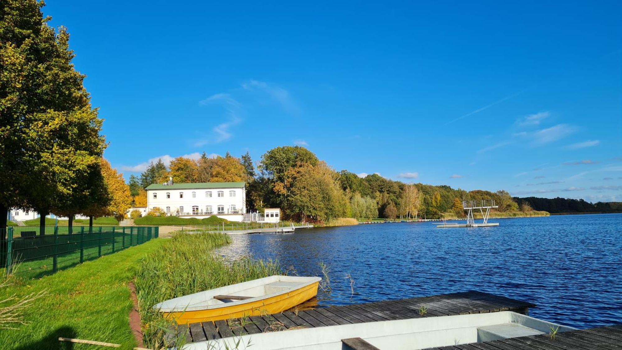 Hotel & Restaurant Haus Am See Locknitz Buitenkant foto